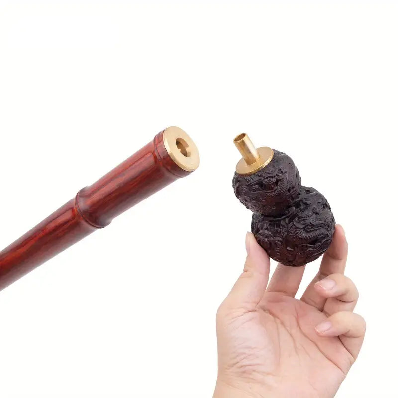 Canne à pommeau - Sculpté en bois - canne de marche - gros plan de la poignée
