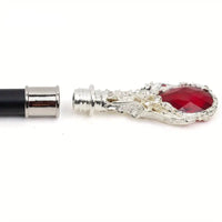 Canne avec diamant - Rouge - canne de marche - en situation