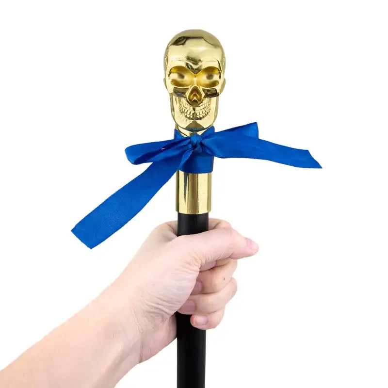 Canne épée Tête de mort dorée - 93cm - canne de marche - en situation